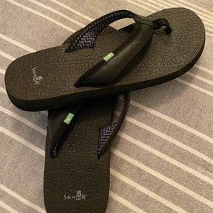 Sanuk Yoga mat flops, excellent condition